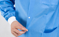 La capa disponible modificada para requisitos particulares del laboratorio médico envuelve de largo el puño elástico unisex