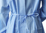 Vestido no tejido quirúrgico disponible azul del aislamiento de SMS del vestido estéril con 20 - 45g
