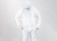 Médicos protectores disponibles friegan la ropa llena del cuerpo de la bata de los trajes