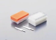 La esponja suave friega el cepillo médico disponible del clavo de la mano de la mano del cepillo limpio