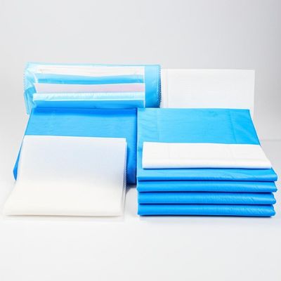 Envases quirúrgicos desechables con materiales de alta absorción reforzados en zonas críticas en azul o verde